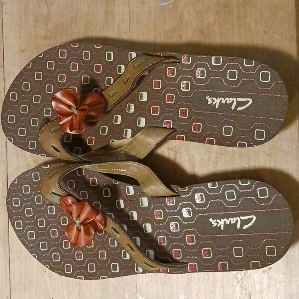 Clark's womans flipflop/sandles. Size 8 *NEW*